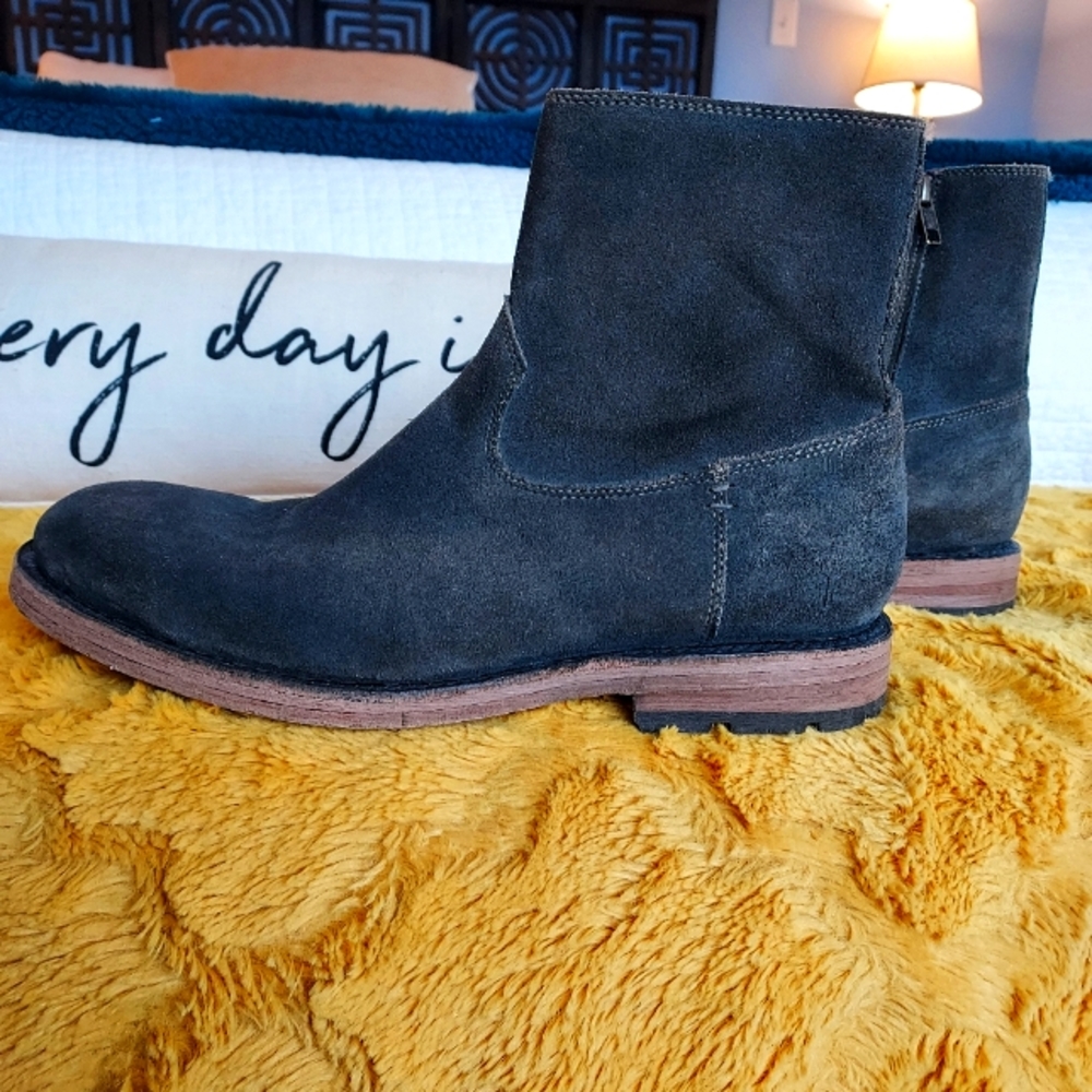 Men's Frye boots dark brown oiled suede